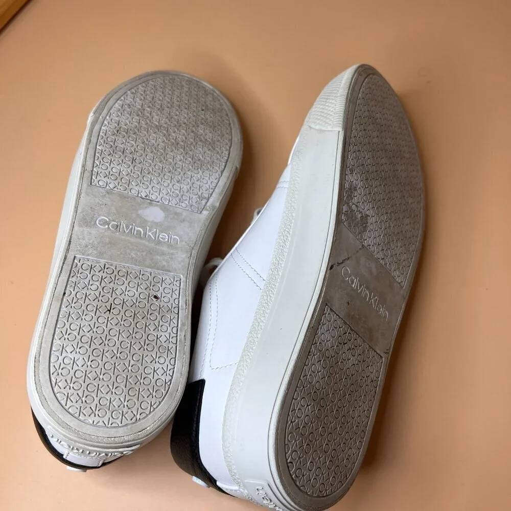 Calvin Klein Womens Claire Casual Fashion Sneakers Size 7 White Black Low Top